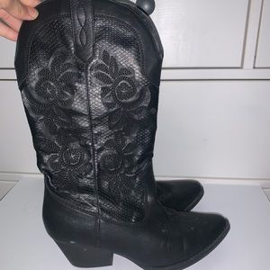 Black lacy cowgirl boots